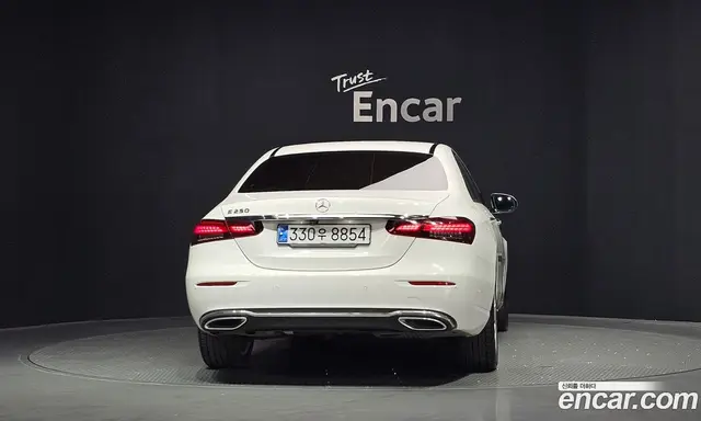 Mercedes-Benz E-Class 2022 2.0 гидро, миниатюра 4