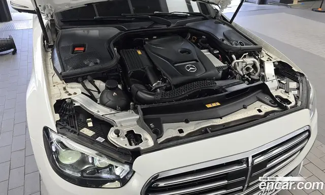 Mercedes-Benz E-Class 2022 2.0 гидро, миниатюра 6