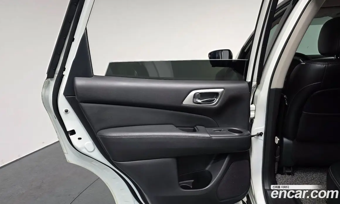 Nissan Pathfinder 2017 3.5 автомат (гидро), фото 14 Nissan Pathfinder 2017 3.5 автомат (гидро), фото 14