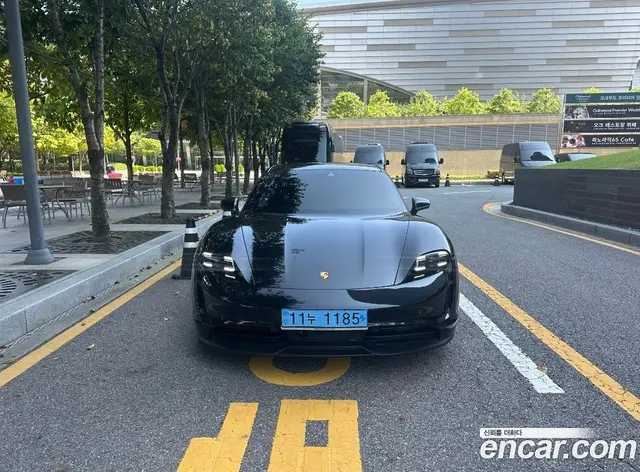 Porsche Taycan 2022 0.1 автомат (гидро), миниатюра 3