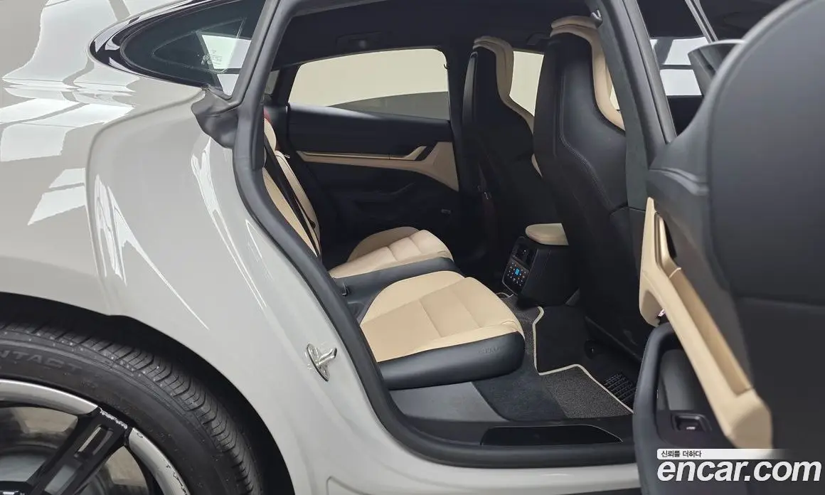 Porsche Taycan 2024 0.1 автомат (гидро), фото 17