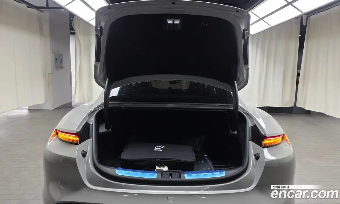 Porsche Taycan 2024 0.1 автомат (гидро), фото 25