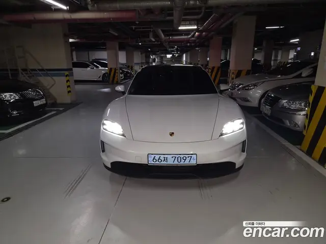 Porsche Taycan 2025 2.0 автомат (гидро), миниатюра 7