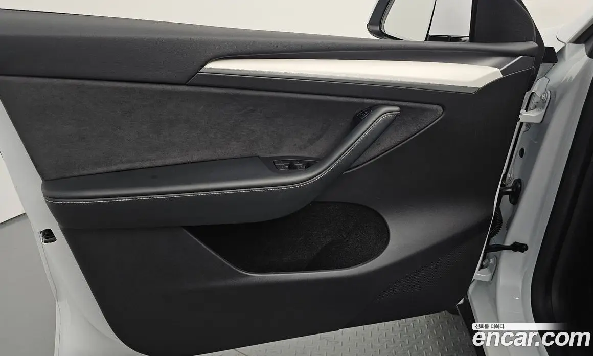 Tesla Model Y 2023 0.2 автомат (гидро), фото 14