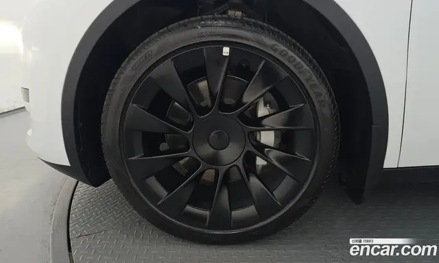 Tesla Model Y 2023 0.2 автомат (гидро), миниатюра 5
