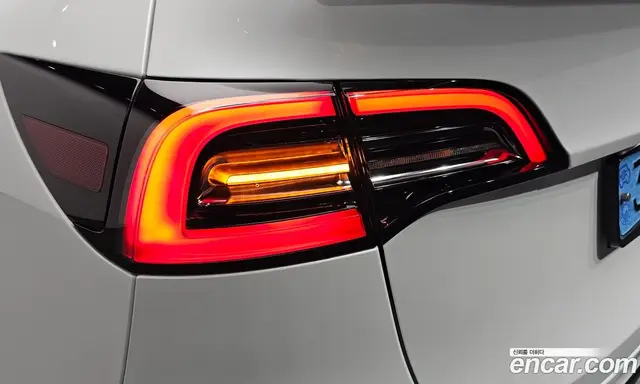 Tesla Model Y 2023 0.2 автомат (гидро), миниатюра 9