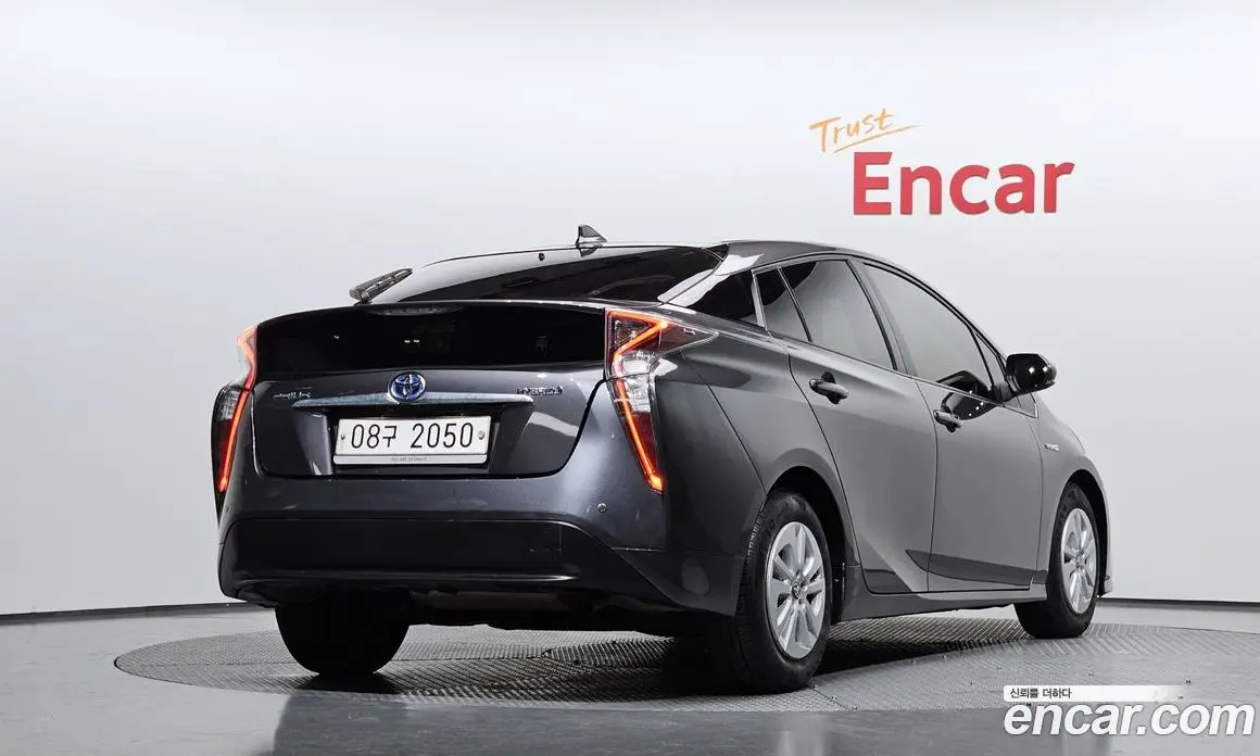 Toyota Prius 2018 1.8 автомат (гидро), фото 2 Toyota Prius 2018 1.8 автомат (гидро), фото 2
