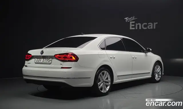 Volkswagen Passat 2018 2.0 автомат (гидро), миниатюра 2