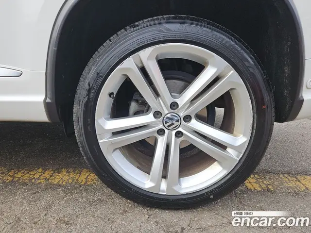 Volkswagen Tiguan 2013 2.0 автомат (гидро), миниатюра 5