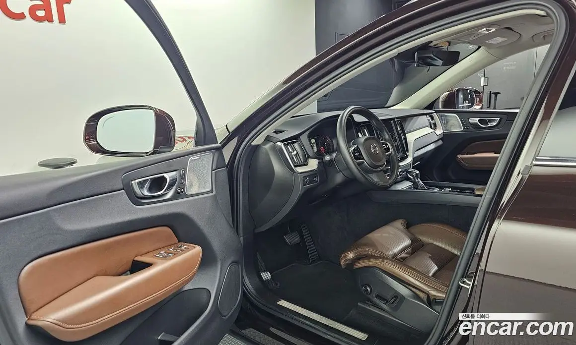 Volvo XC60 2019 2.0 автомат (гидро), фото 13