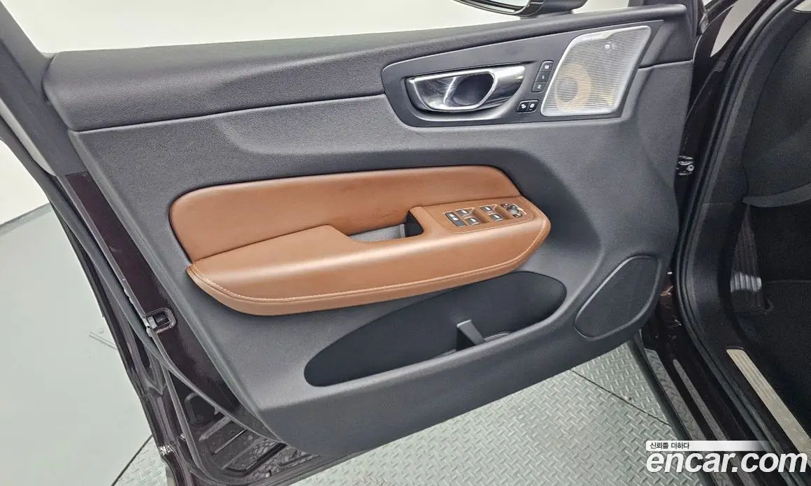 Volvo XC60 2019 2.0 автомат (гидро), фото 14