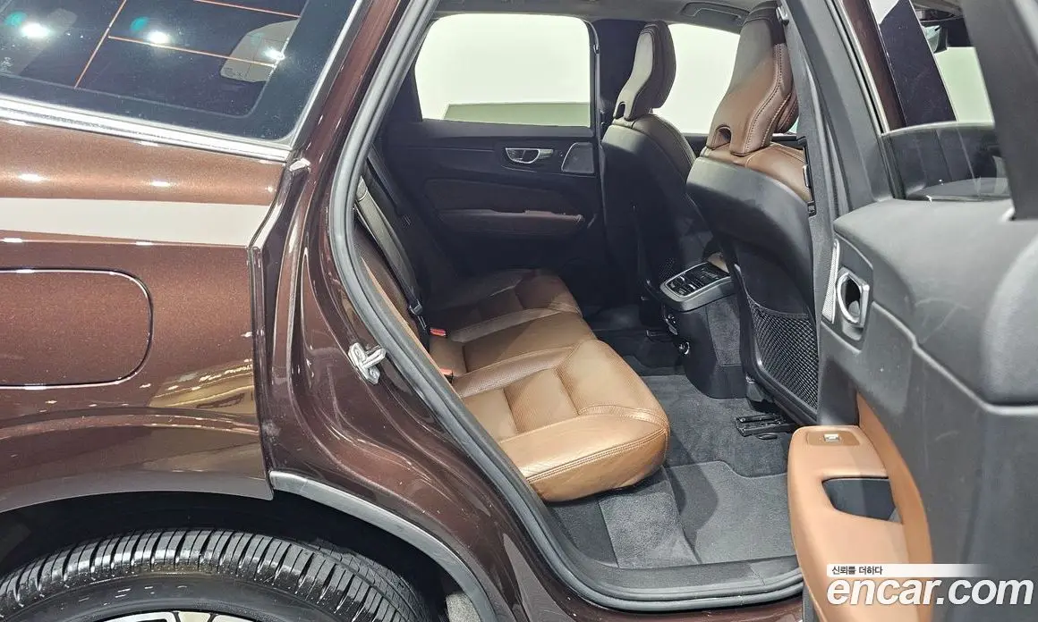 Volvo XC60 2019 2.0 автомат (гидро), фото 17