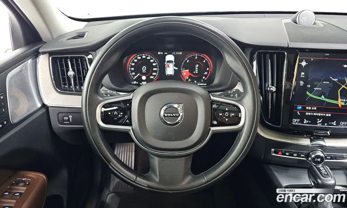 Volvo XC60 2019 2.0 автомат (гидро), фото 20