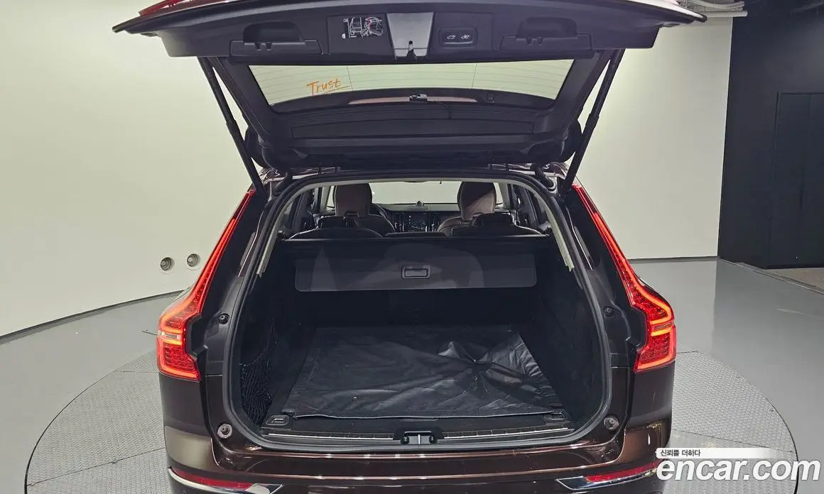 Volvo XC60 2019 2.0 автомат (гидро), фото 24