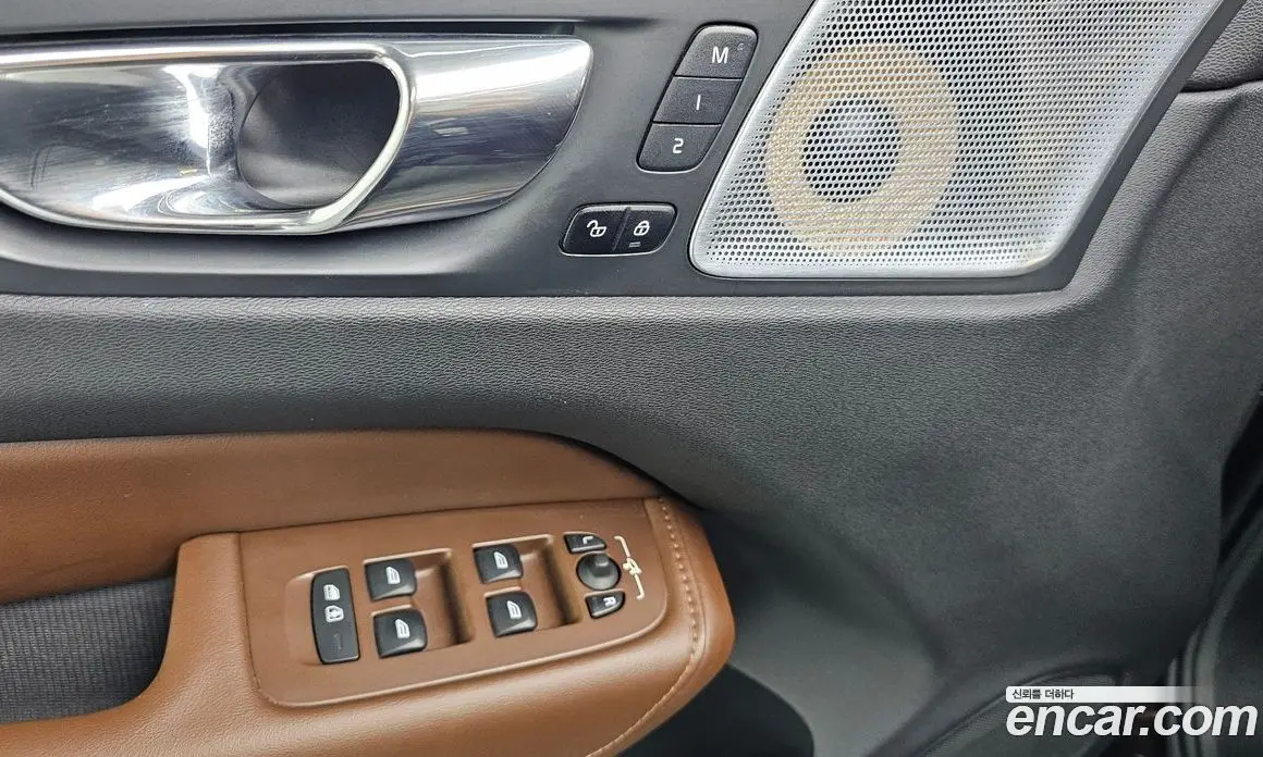 Volvo XC60 2019 2.0 автомат (гидро), фото 27