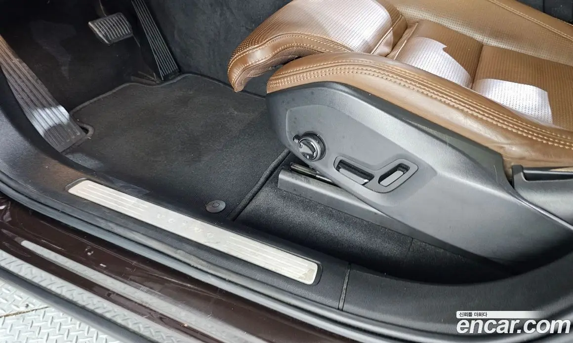 Volvo XC60 2019 2.0 автомат (гидро), фото 31