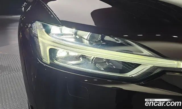 Volvo XC60 2019 2.0 автомат (гидро), миниатюра 8