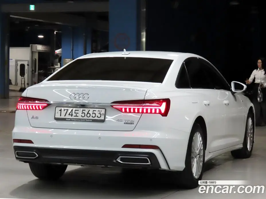 Audi A6 2020 2.0 автомат (гидро), фото 4