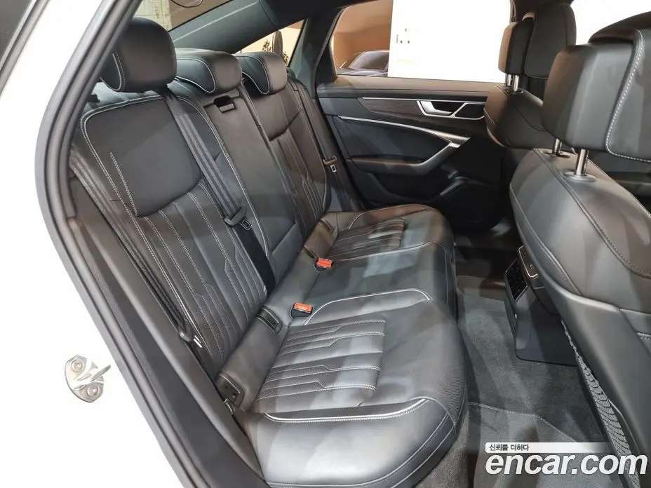 Audi A6 2025 2.0 автомат (гидро), фото 12