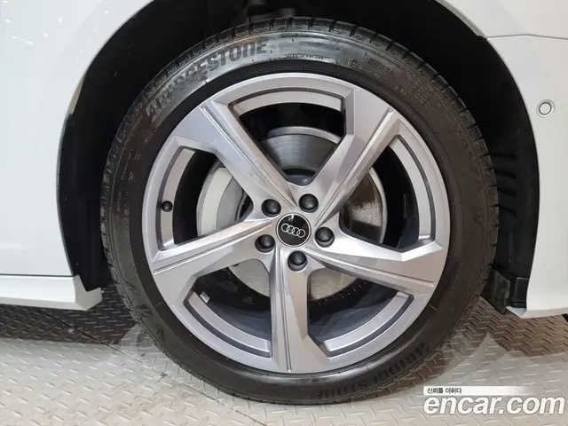 Audi A6 2025 2.0 автомат (гидро), миниатюра 5