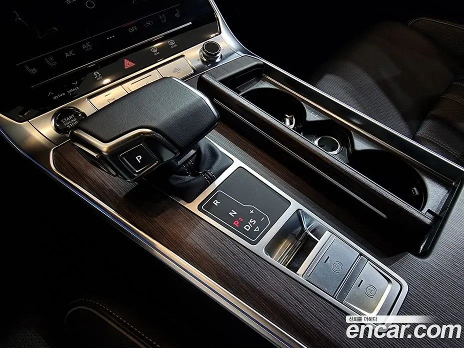 Audi A6 2025 2.0 автомат (гидро), фото 9