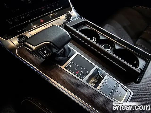 Audi A6 2025 2.0 автомат (гидро), миниатюра 9