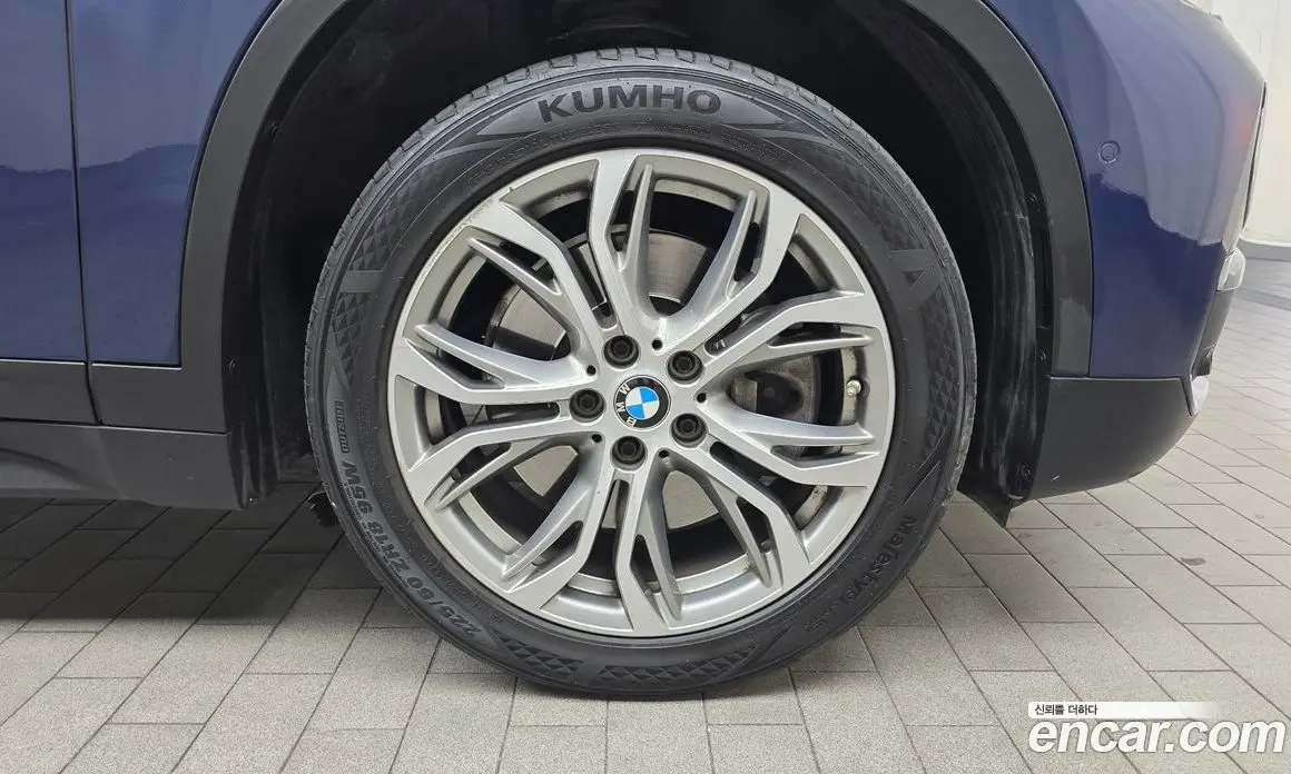 BMW X1 2018 2.0 автомат (гидро), фото 7