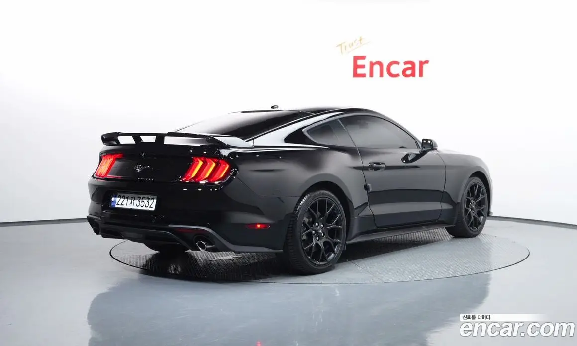 Ford Mustang 2020 2.3 автомат (гидро), фото 2