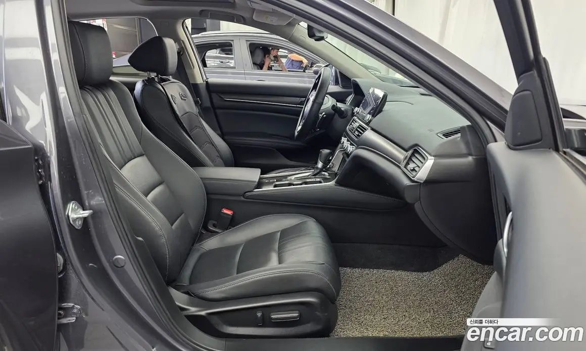 Honda Accord 2021 1.5 автомат (гидро), фото 17