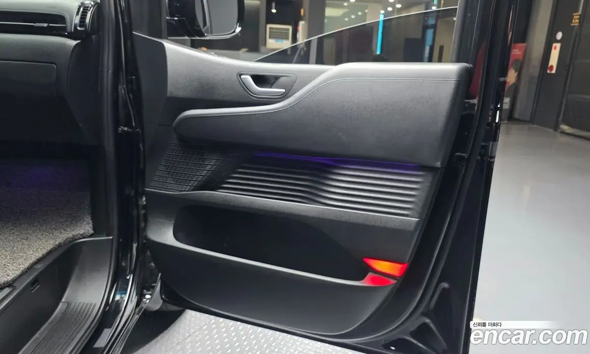 Hyundai Staria 2023 2.2 автомат (гидро), фото 15
