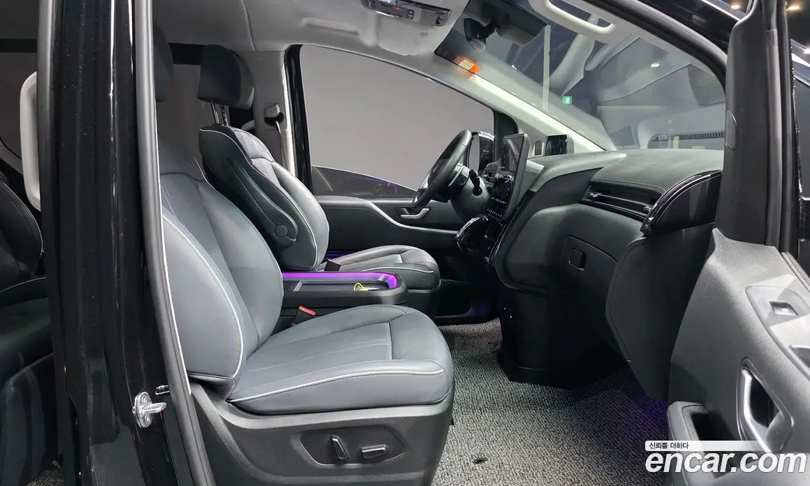 Hyundai Staria 2023 2.2 автомат (гидро), фото 16