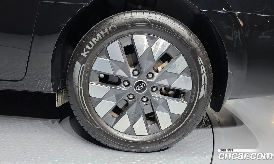 Hyundai Staria 2023 2.2 автомат (гидро), фото 7