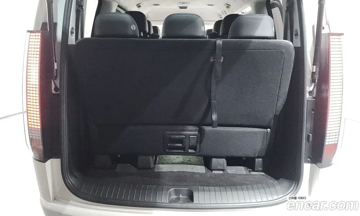 Hyundai Staria 2025 2.2 автомат (гидро), фото 24