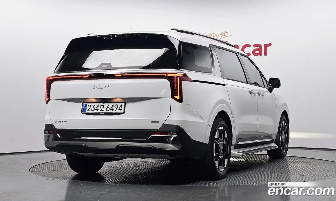 Kia Carnival 2024 1.6 автомат (гидро), фото 2