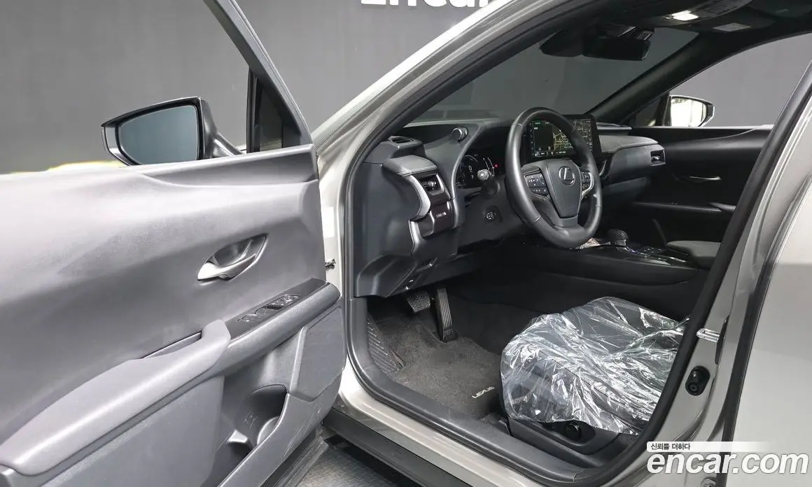 Lexus UX 2024 2.0 автомат (гидро), фото 13 Lexus UX 2024 2.0 автомат (гидро), фото 13
