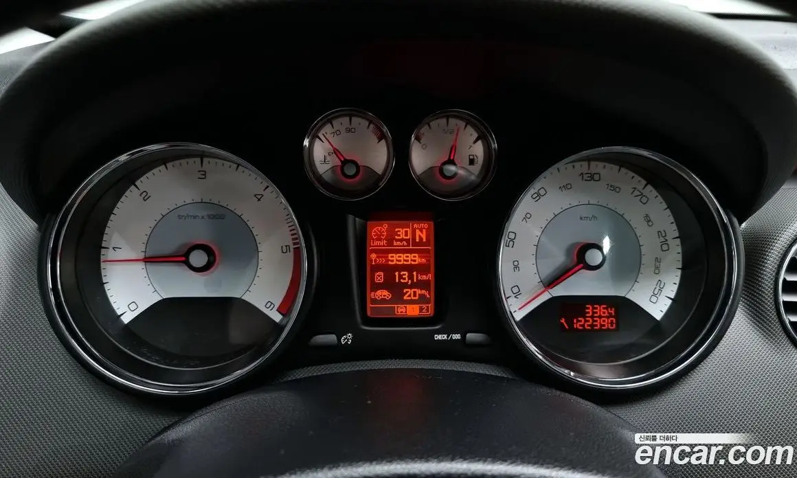 Peugeot 308 2013 1.6 автомат (гидро), фото 8