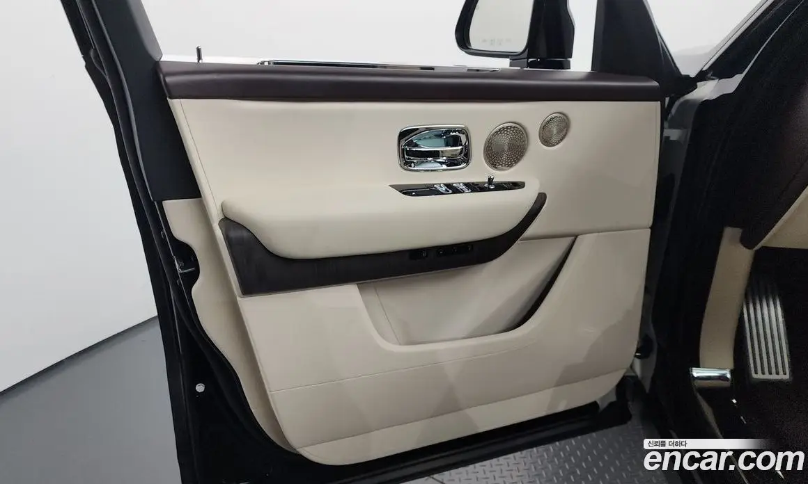 Rolls-Royce Cullinan 2019 6.7 автомат (гидро), фото 14 Rolls-Royce Cullinan 2019 6.7 автомат (гидро), фото 14
