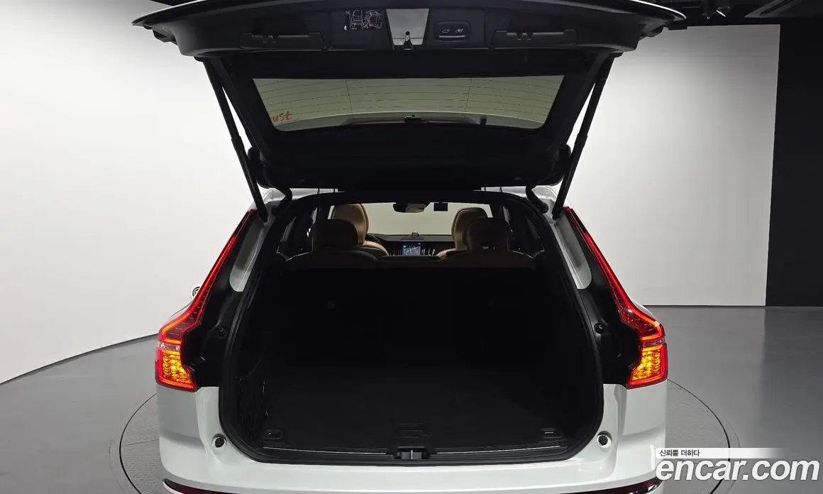 Volvo XC60 2018 2.0 автомат (гидро), фото 36