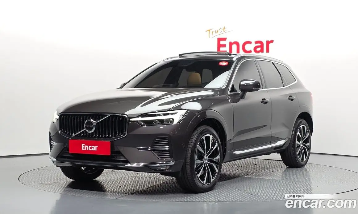 Volvo XC60 2023 2.0 автомат (гидро), фото 1