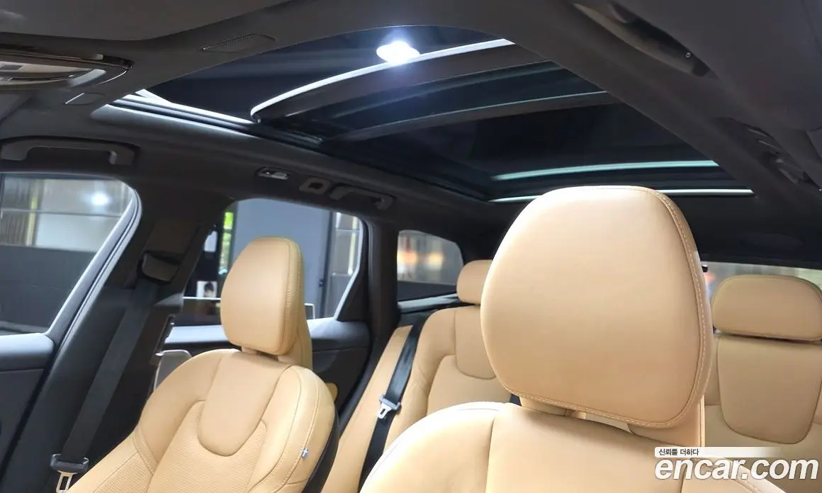 Volvo XC60 2023 2.0 автомат (гидро), фото 19