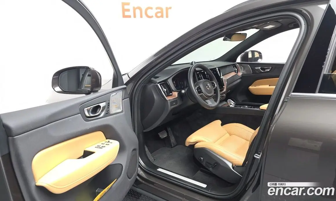 Volvo XC60 2023 2.0 автомат (гидро), фото 10