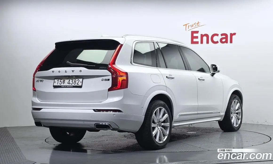 Volvo XC90 2018 2.0 автомат (гидро), фото 2
