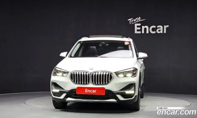 BMW X1 2022 2.0 автомат (гидро), миниатюра 3