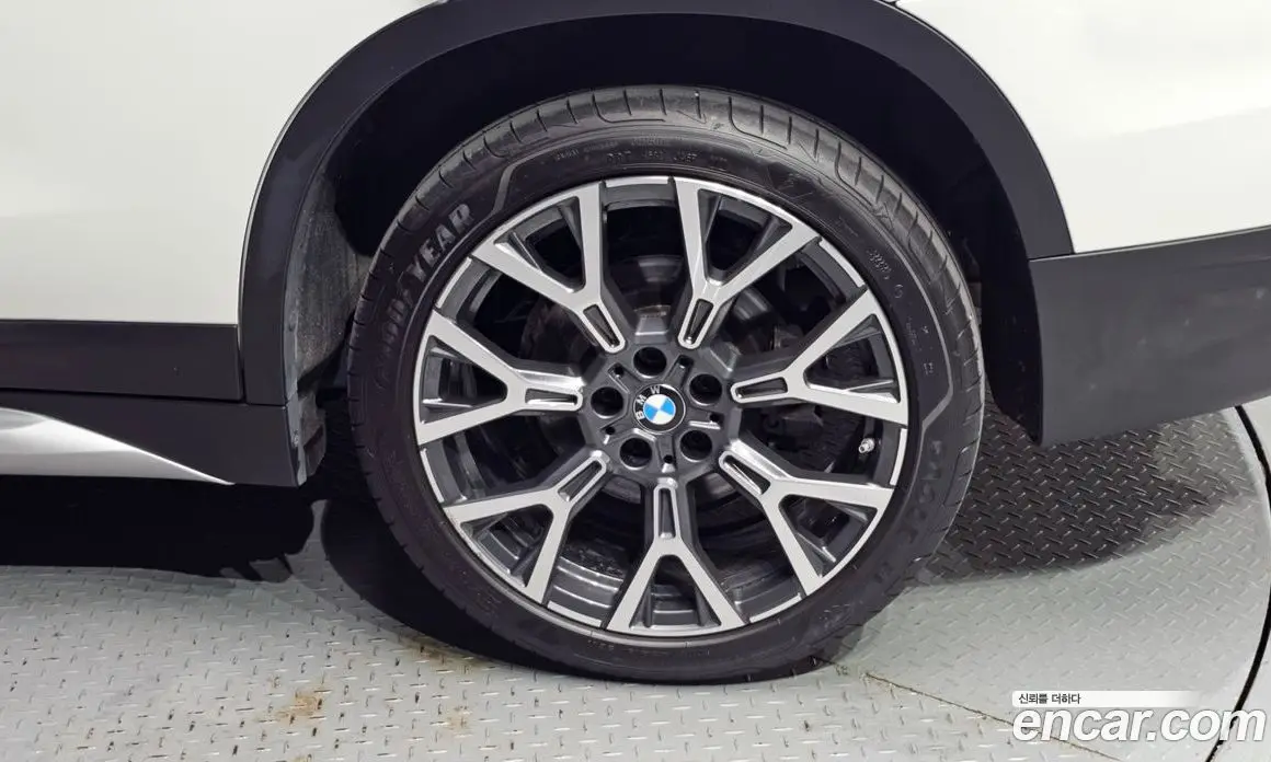 BMW X1 2022 2.0 автомат (гидро), фото 7