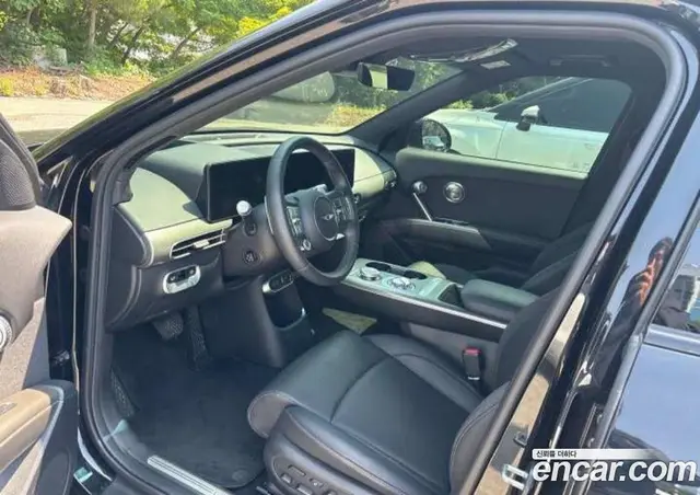 Genesis GV60 2024 0.1 автомат (гидро), миниатюра 4