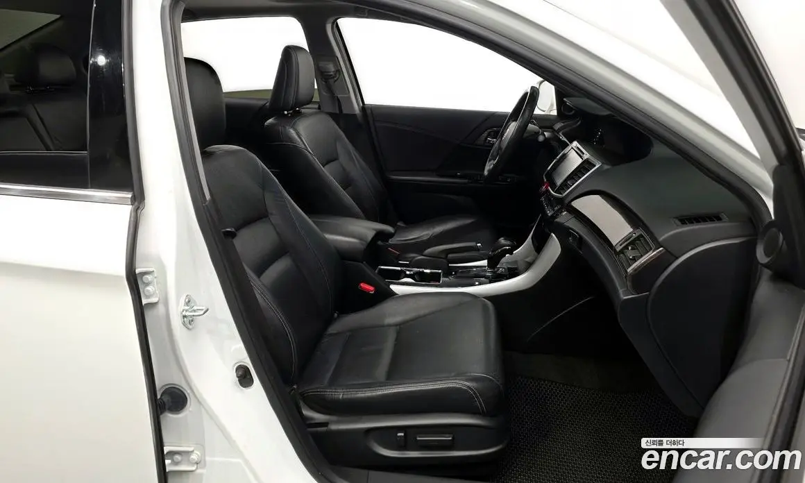 Honda Accord 2017 2.0 автомат (гидро), фото 11