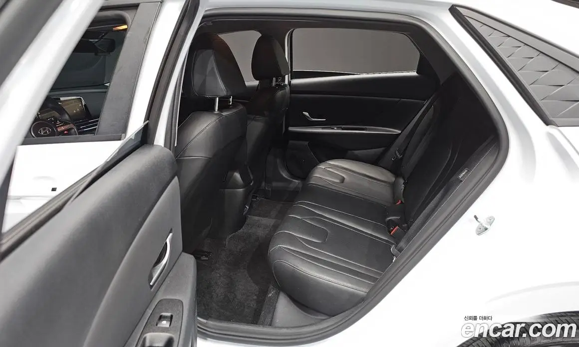 Hyundai Avante 2023 1.6 автомат (гидро), фото 11
