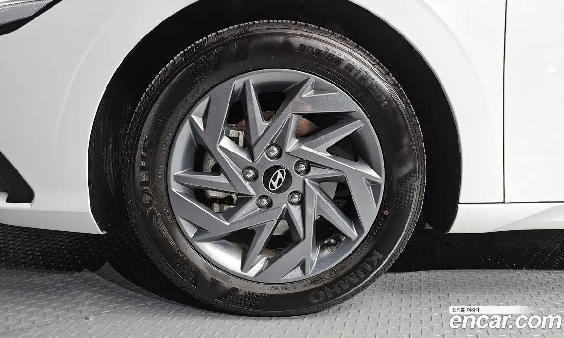 Hyundai Avante 2023 1.6 автомат (гидро), фото 5
