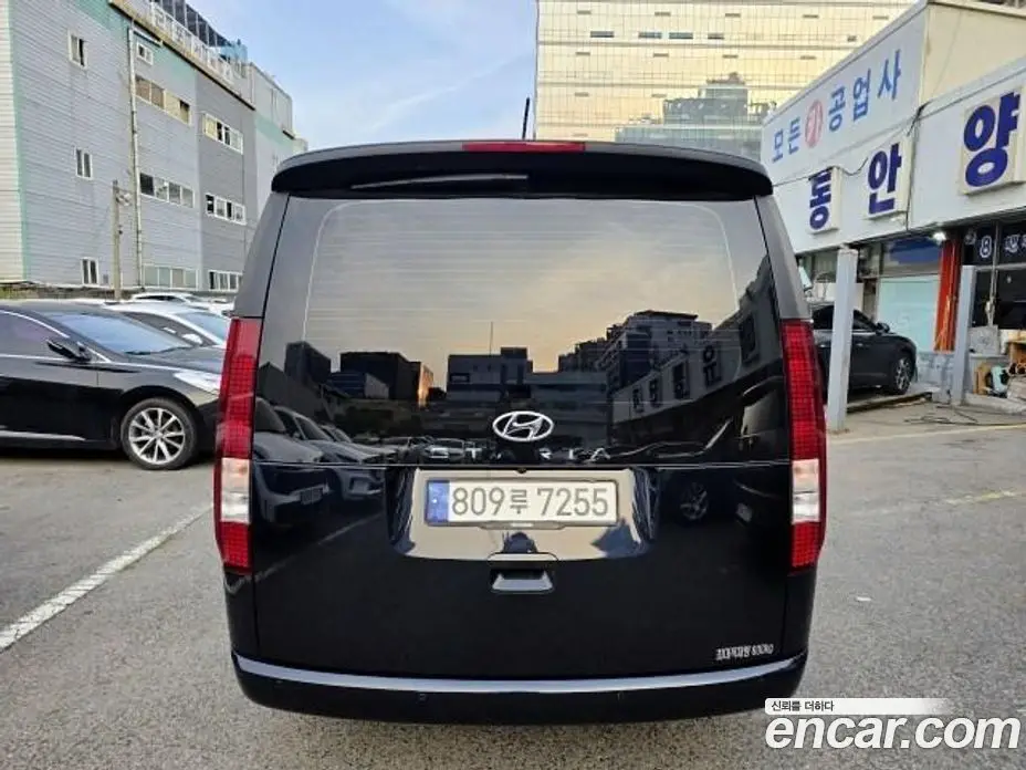 Hyundai Staria 2022 2.2 автомат (гидро), фото 3