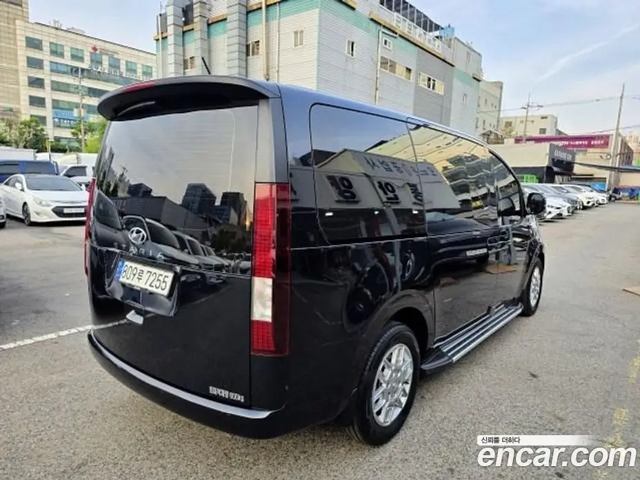 Hyundai Staria 2022 2.2 автомат (гидро), фото 4